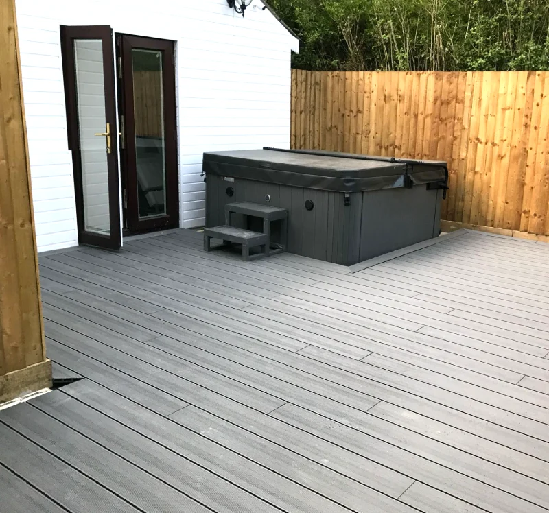 Covered jacuzzi set within an external deck by SKL